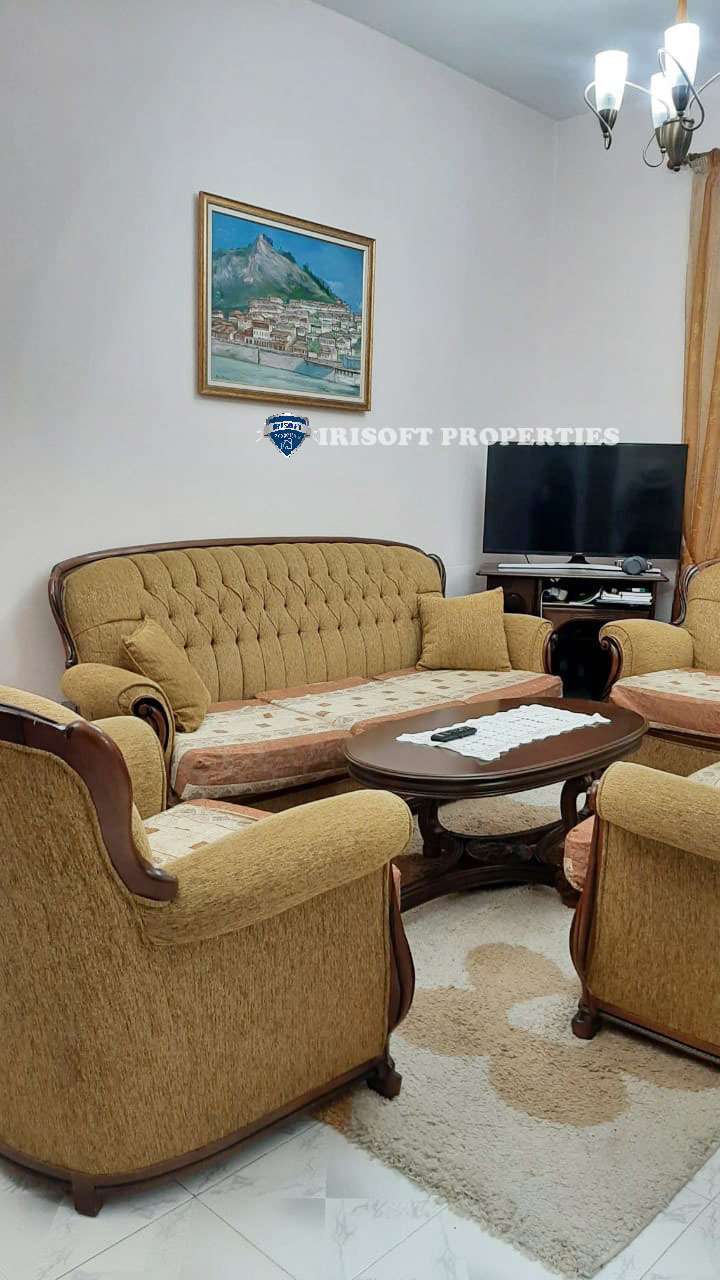 Shitet Apartamenti 3+1